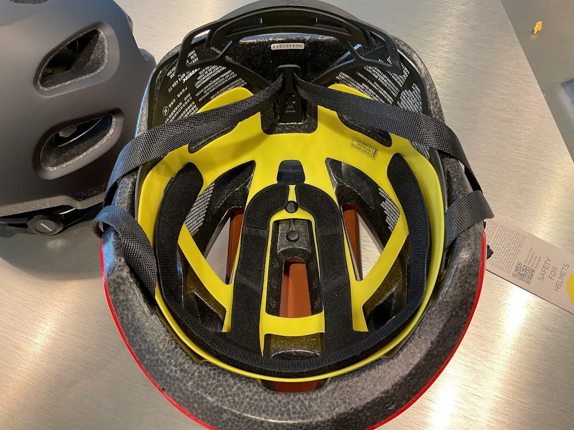 保障が手厚い!TREKのヘルメットを被って安全安心な自転車のある 保障が手厚い!TREKのヘルメットを被って安全安心な自転車のある