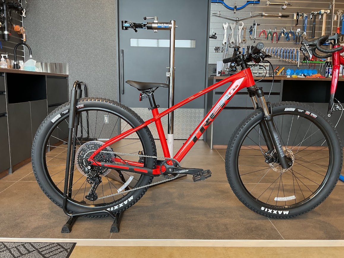 ロードバイクDomane AL2 Gen4＆クロスバイクFX2 Gen4＆MTB Marlin 6 Gen 3　赤、赤、赤の三台をご納車しま…