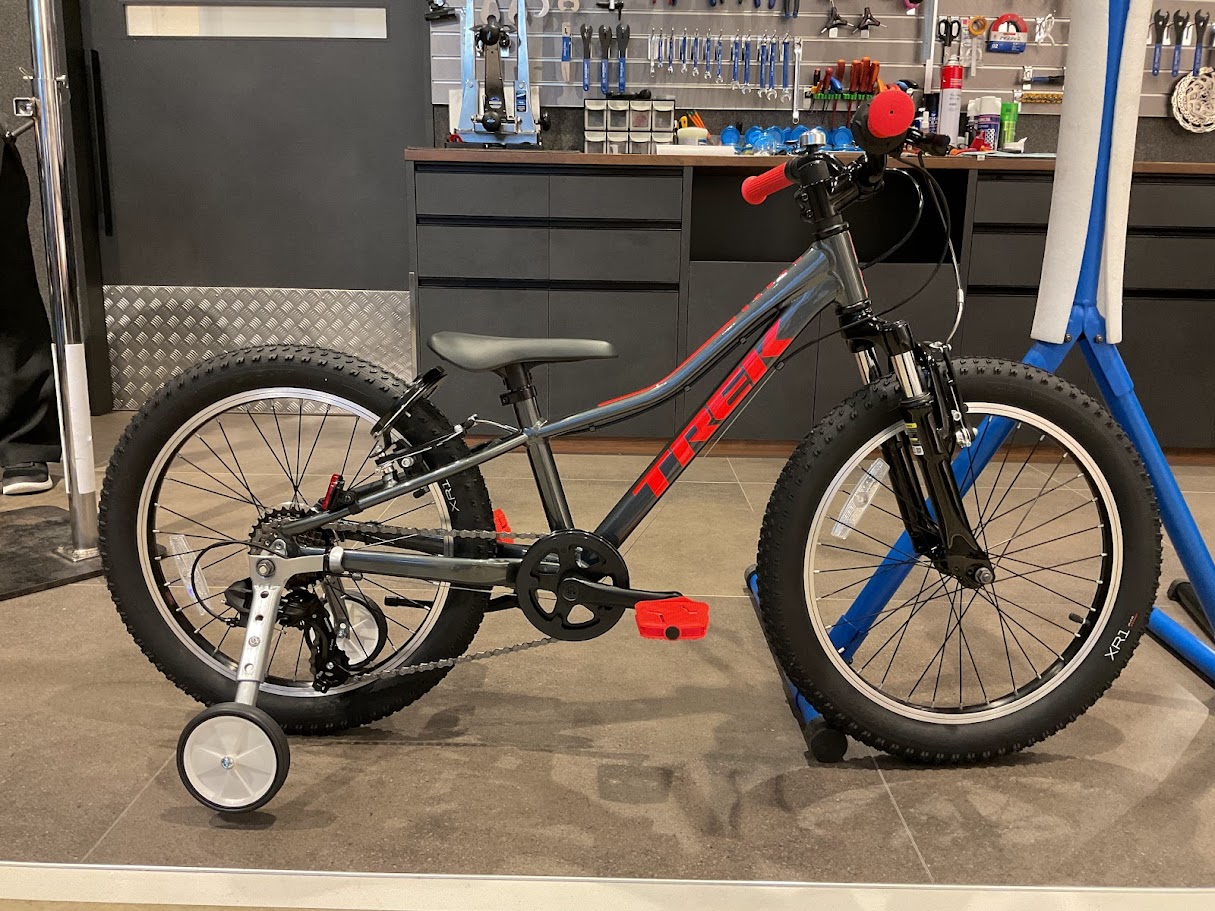 クリスマスプレゼントにピッタリ！TREKキッズバイク【Precaliber】シリーズをご納車しました！