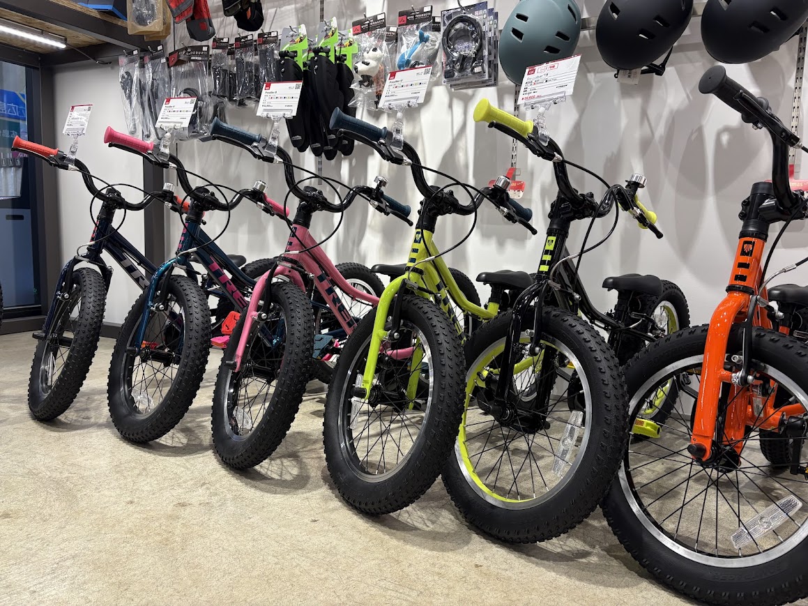 TREK(トレック)キッズバイク【Precaliber 16】の旧カラーがセール価格に！！