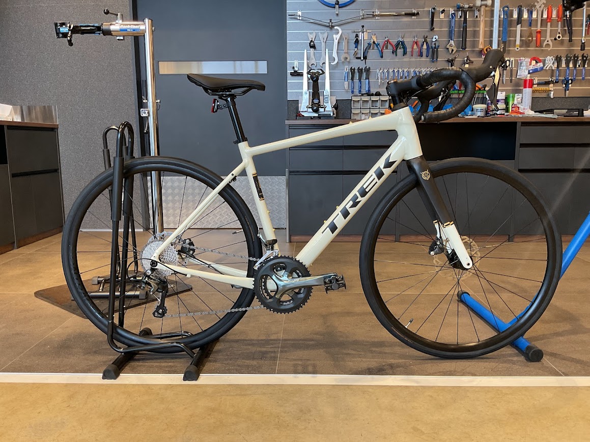 初めてのロードバイクxヘルメット！！TREK DOMANE AL4 & DOMANE AL2 ご納車しました！