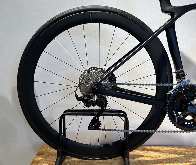 超お得45％OFF！シマノカーボンロードホイール在庫が残り僅か！！