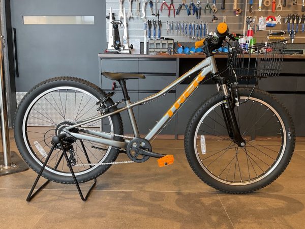 Precaliber 24トレックのキッズバイク！　扱いやすく、ワクワクする２台をご納車！